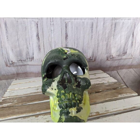 take one strobe skull Halloween decor prop - Picture 2 of 8